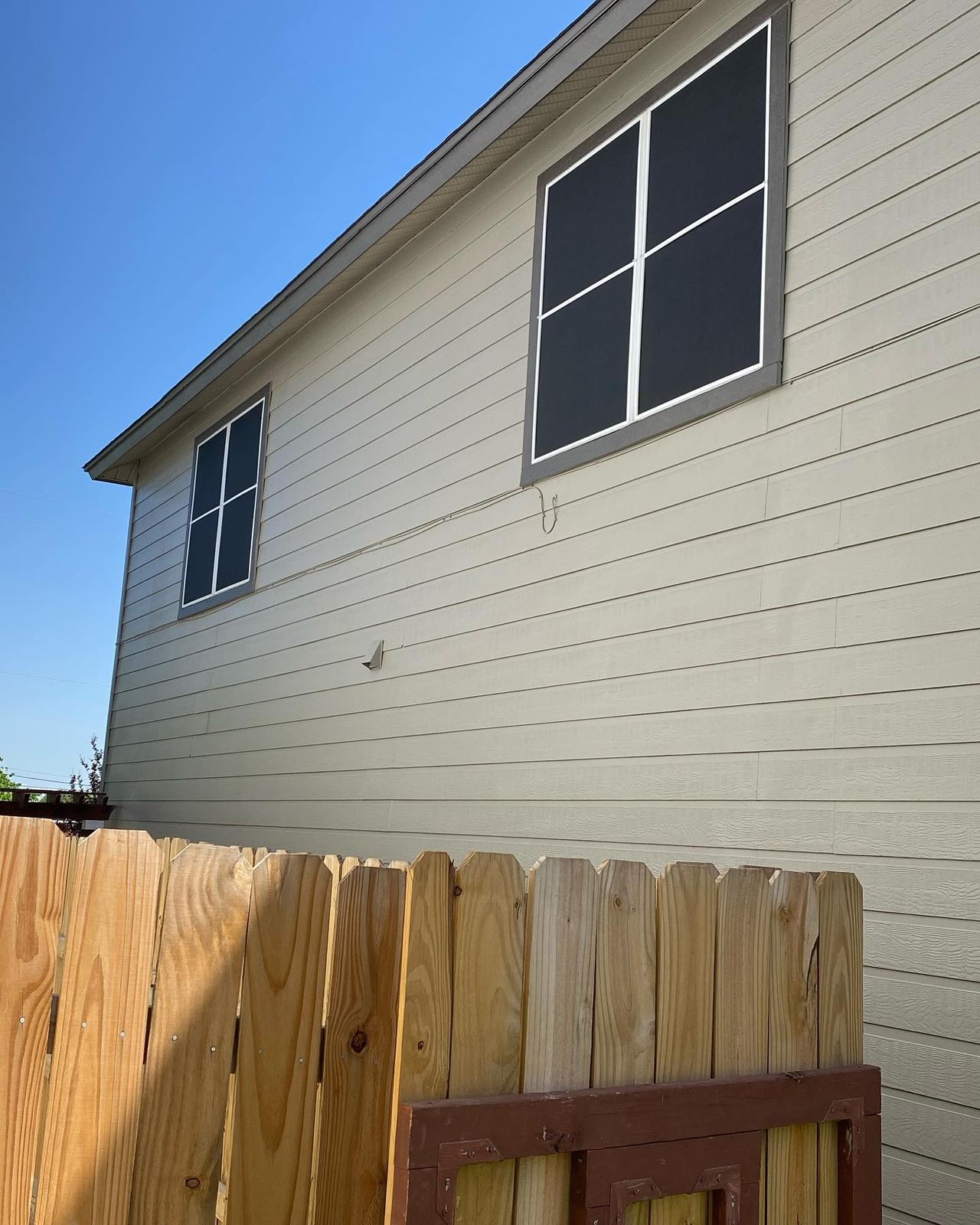 Solar screen installation